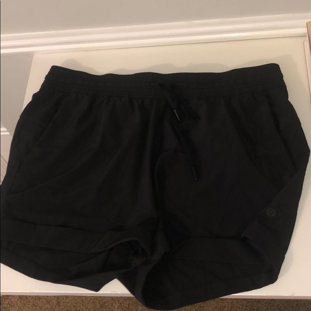 Lululemon Spring Break Away Shorts Size 12